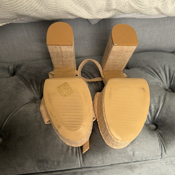 Brand new. Size 41. Cream tweed platform high heels sandals. - Picture 4 of 4